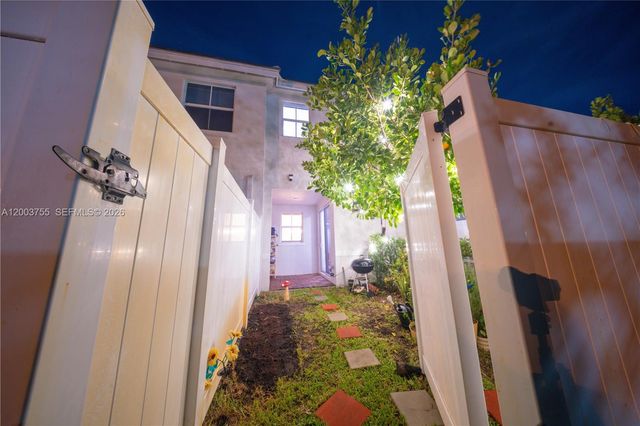 138 SW 171st Way, Pembroke Pines, FL 33027