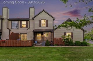 237 Barrington Circle, Orion Charter Township, MI 48360