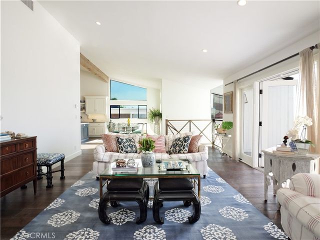 207 S Poinsettia Avenue, Manhattan Beach, CA 90266