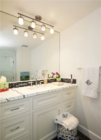 207 S Poinsettia Avenue, Manhattan Beach, CA 90266