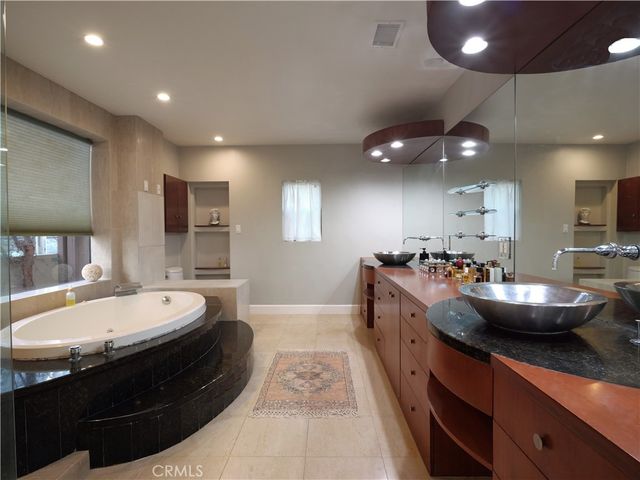 207 S Poinsettia Avenue, Manhattan Beach, CA 90266