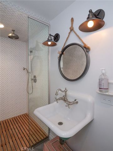 207 S Poinsettia Avenue, Manhattan Beach, CA 90266