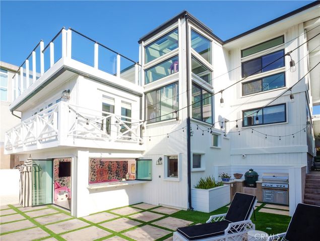 207 S Poinsettia Avenue, Manhattan Beach, CA 90266
