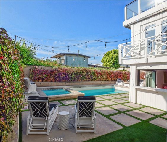 207 S Poinsettia Avenue, Manhattan Beach, CA 90266