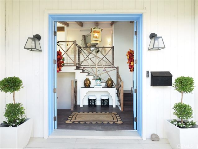 207 S Poinsettia Avenue, Manhattan Beach, CA 90266