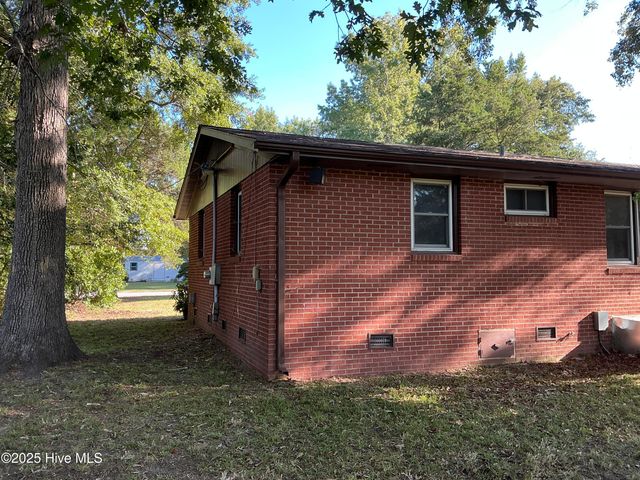 702 Forest Grove Avenue, Jacksonville, NC 28540