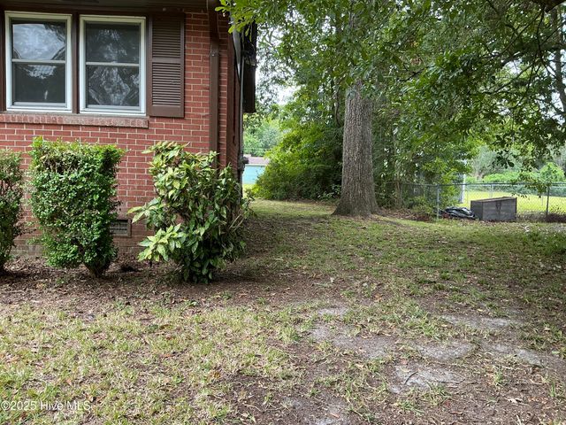 702 Forest Grove Avenue, Jacksonville, NC 28540