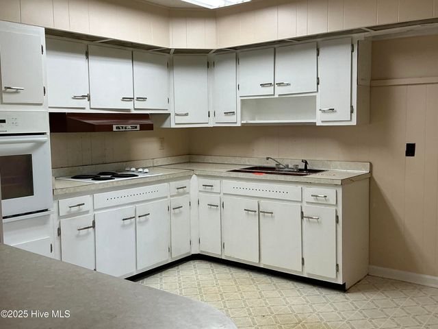 702 Forest Grove Avenue, Jacksonville, NC 28540