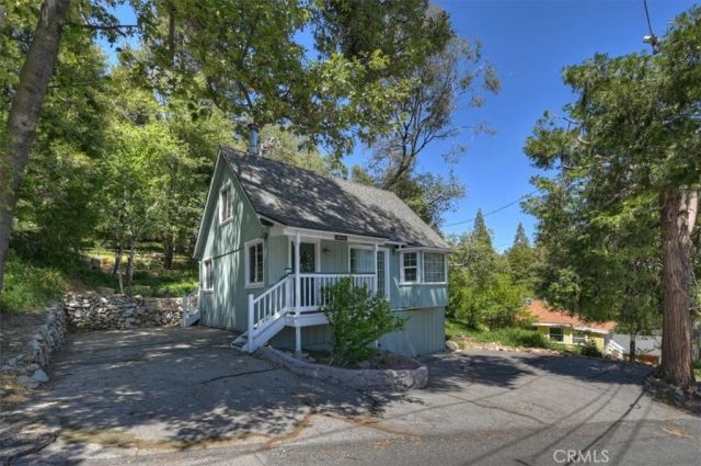 23720 Hillside, Crestline, CA 92325