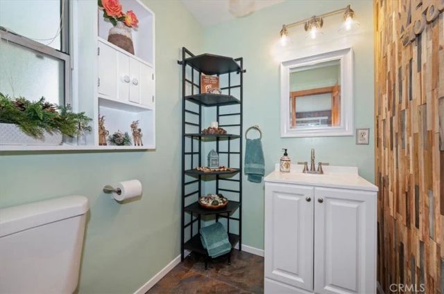 23720 Hillside, Crestline, CA 92325