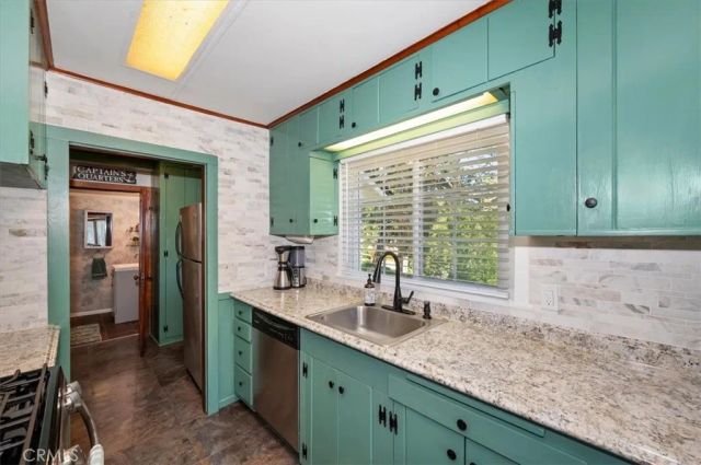 23720 Hillside, Crestline, CA 92325