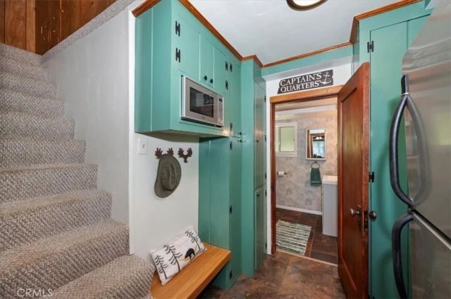 23720 Hillside, Crestline, CA 92325