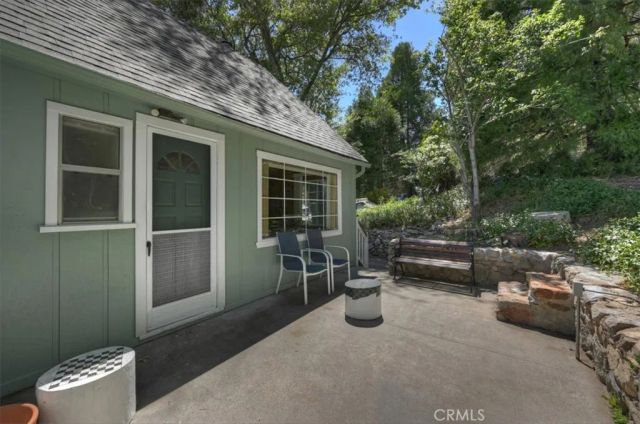 23720 Hillside, Crestline, CA 92325