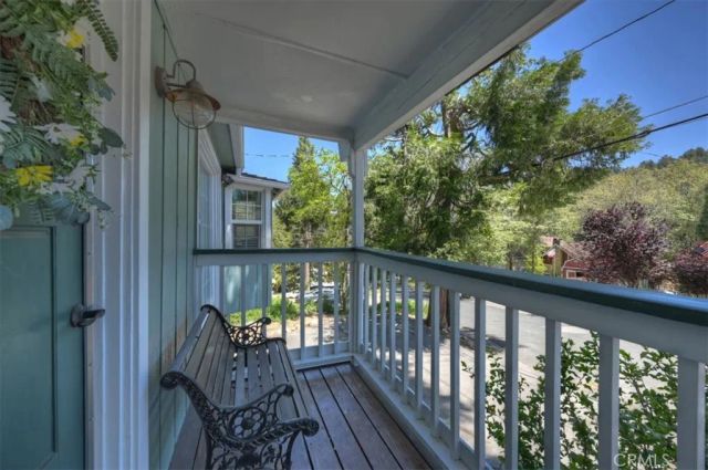 23720 Hillside, Crestline, CA 92325