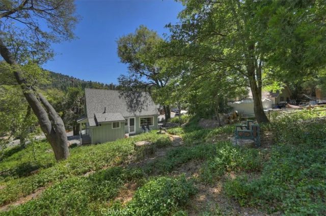 23720 Hillside, Crestline, CA 92325