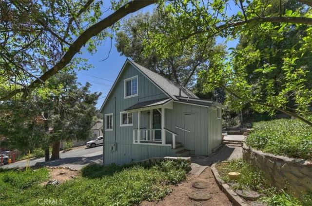 23720 Hillside, Crestline, CA 92325