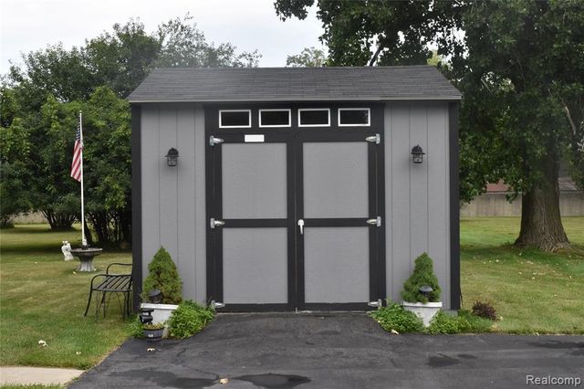 29140 Briarbank Court, Southfield, MI 48034