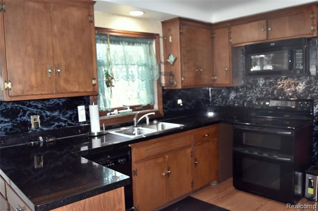 29140 Briarbank Court, Southfield, MI 48034