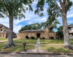 15815 Crestbrook Drive, Houston, TX 77059