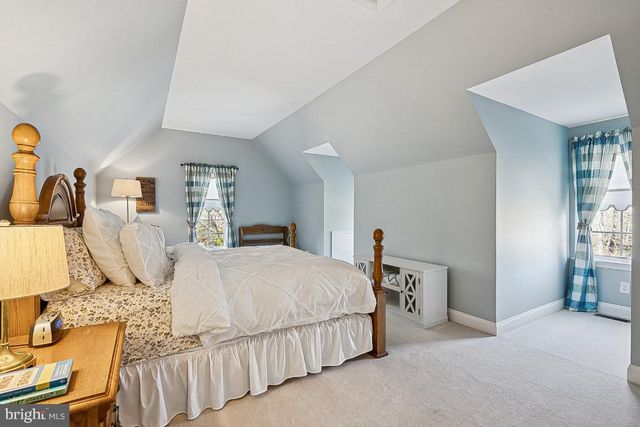 11 CLIFF SWALLOW DR, Medford, NJ 08055