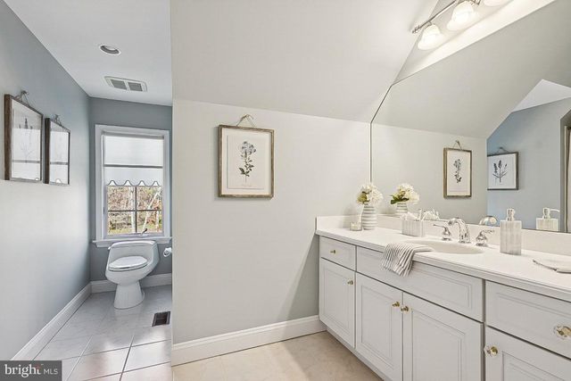 11 CLIFF SWALLOW DR, Medford, NJ 08055
