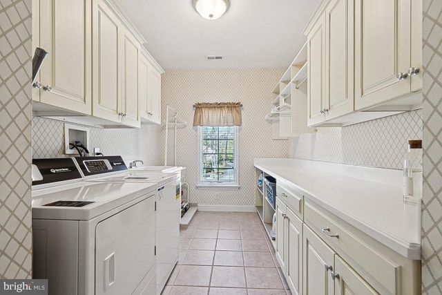 11 CLIFF SWALLOW DR, Medford, NJ 08055