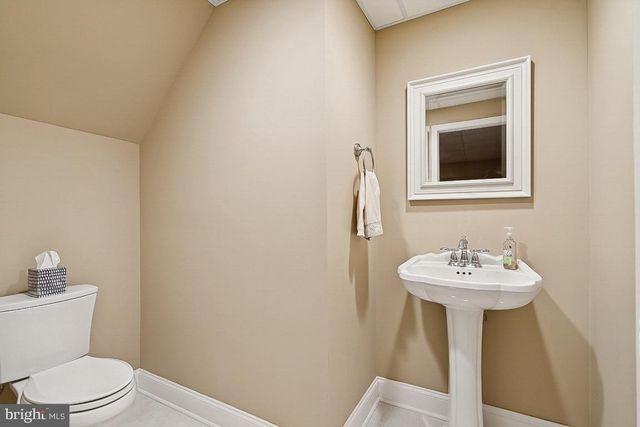 11 CLIFF SWALLOW DR, Medford, NJ 08055