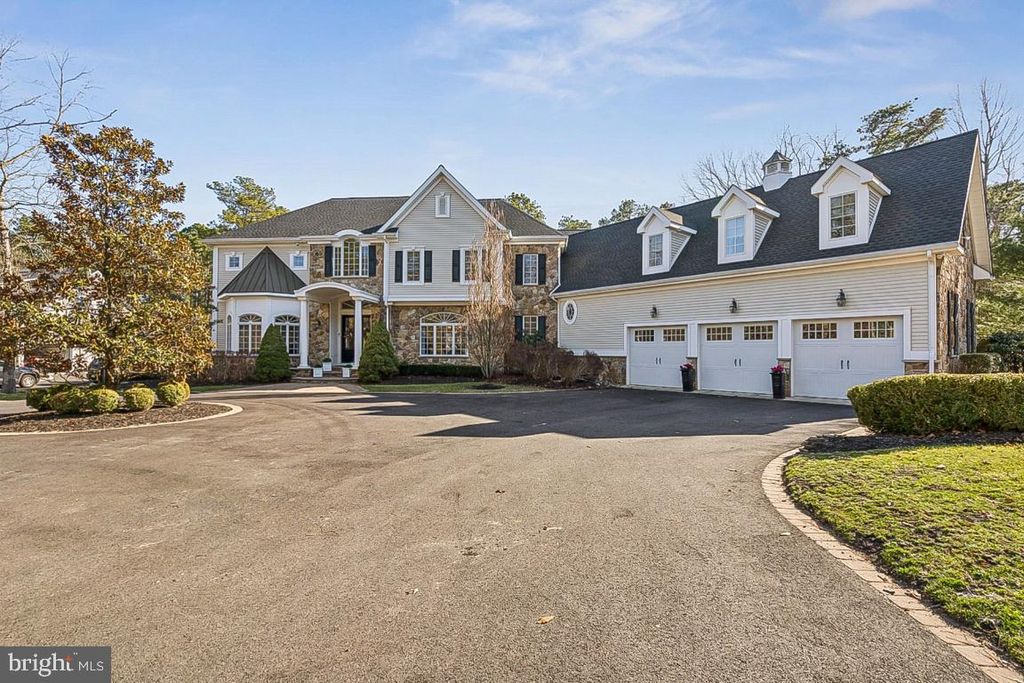 11 CLIFF SWALLOW DR, Medford, NJ 08055