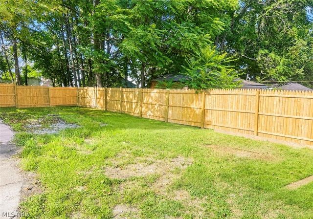 154 Roslyn Drive, Youngstown, OH 44505