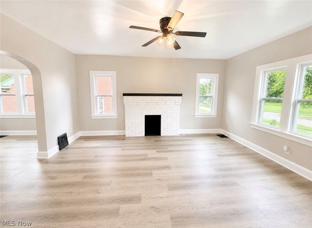 154 Roslyn Drive, Youngstown, OH 44505