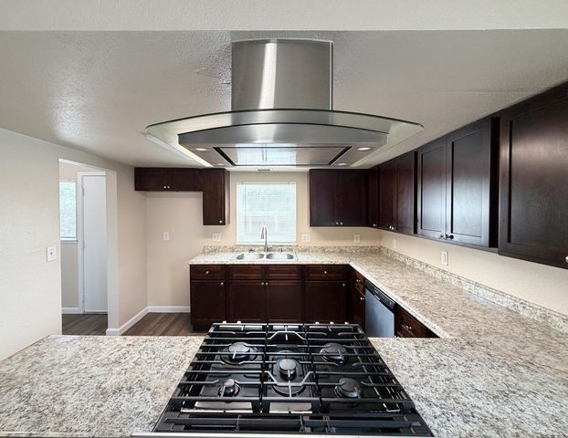 622 N Palm Avenue, Fresno, CA 93728