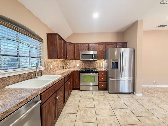 2010 WINDMILL LAKE AVENUE, Wichita Falls, TX 76309