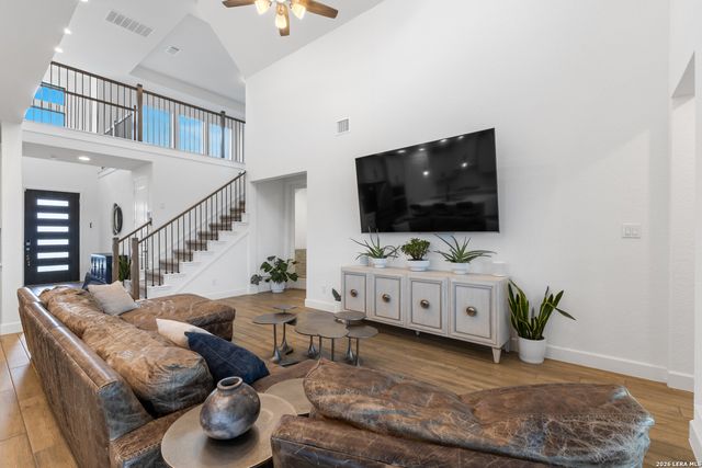 250 Navarro, Boerne, TX 78006