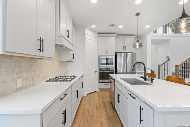 250 Navarro, Boerne, TX 78006