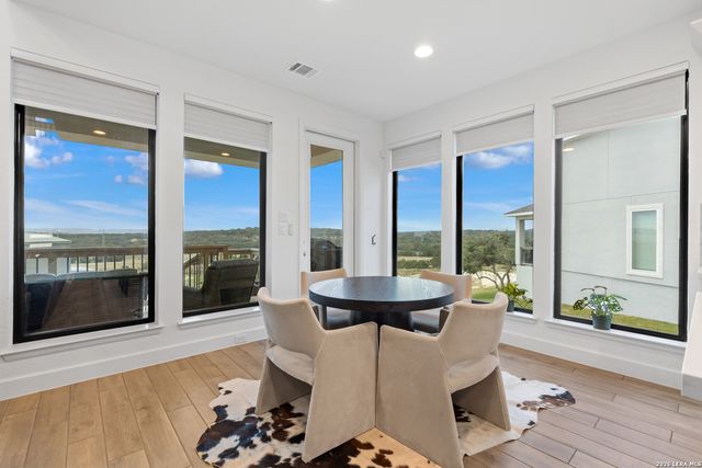 250 Navarro, Boerne, TX 78006