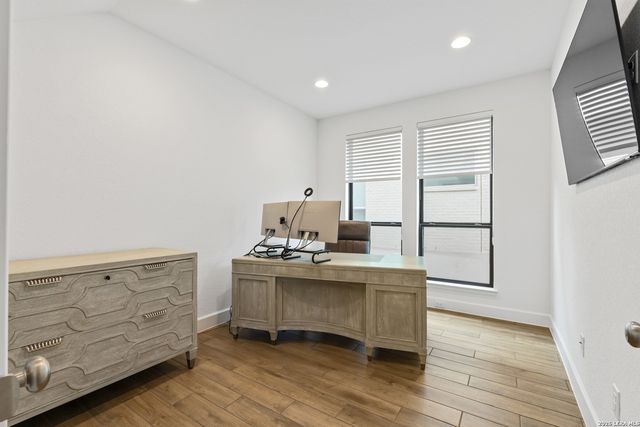 250 Navarro, Boerne, TX 78006