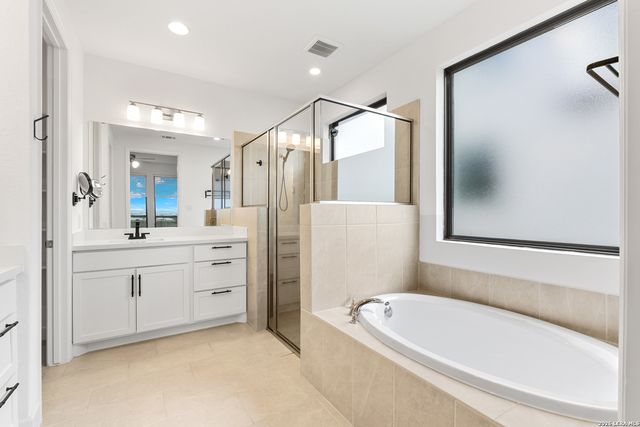 250 Navarro, Boerne, TX 78006