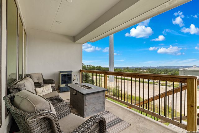 250 Navarro, Boerne, TX 78006