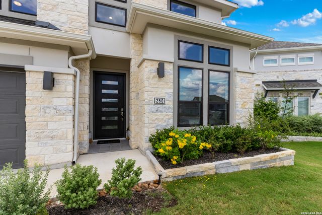 250 Navarro, Boerne, TX 78006