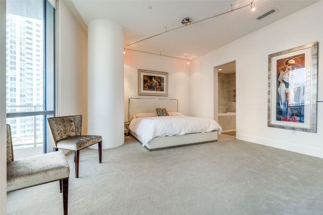 2200 Victory Avenue 701, Dallas, TX 75219