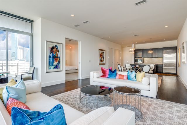 2200 Victory Avenue 701, Dallas, TX 75219