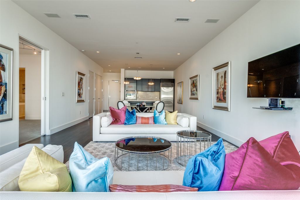 2200 Victory Avenue 701, Dallas, TX 75219