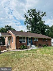 10132 CRYSTAL FALLS DR, Hagerstown, MD 21740