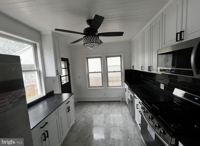 52 BISMARCK AVE, Trenton, NJ 08629