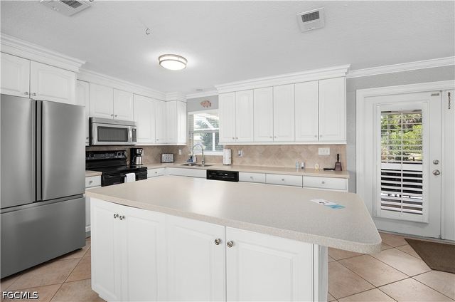 1012 Wyomi DR, Fort Myers, FL 33919