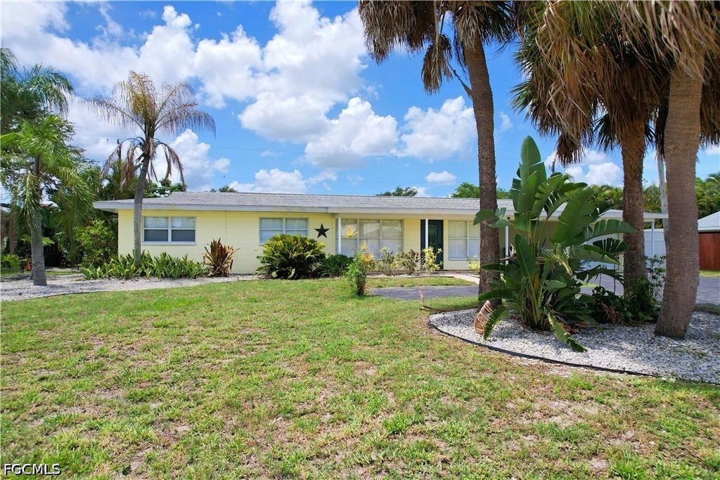 1012 Wyomi DR, Fort Myers, FL 33919