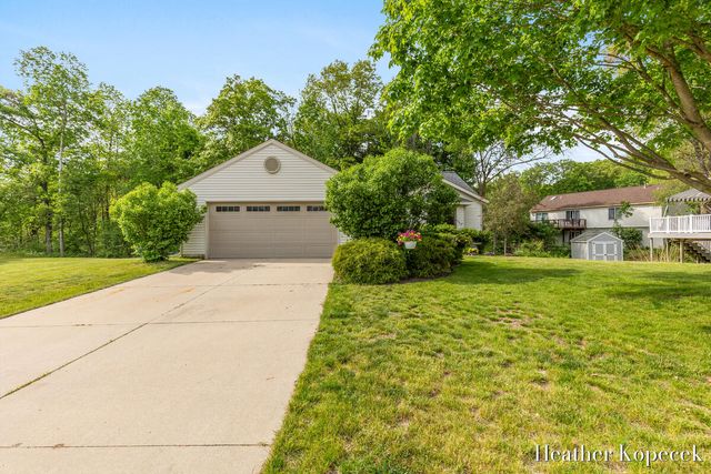 1663 Barnsley Court Se, Lowell Twp, MI 49331