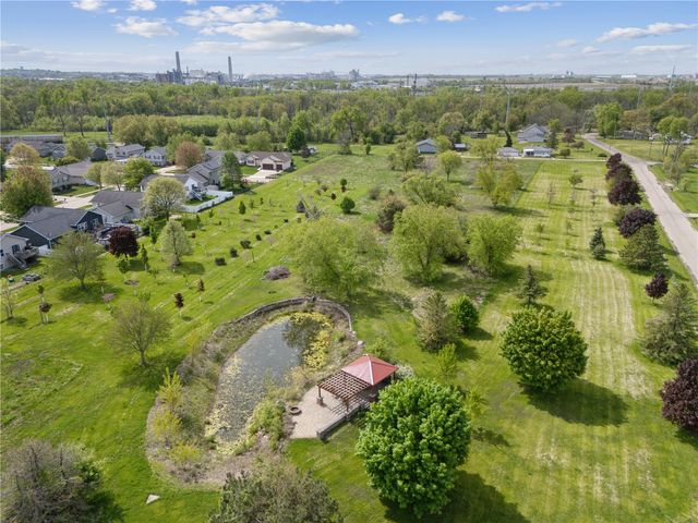 1895 33rd Avenue SW, Cedar Rapids, IA 52404