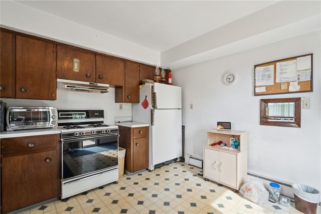 1895 33rd Avenue SW, Cedar Rapids, IA 52404