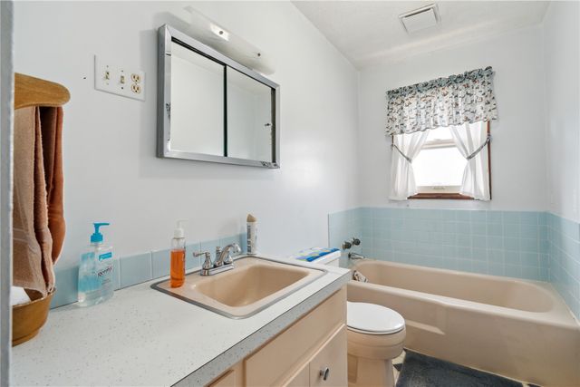 1895 33rd Avenue SW, Cedar Rapids, IA 52404